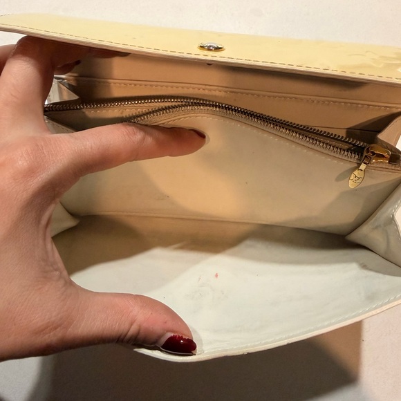Louis Vuitton Sarah Wallet Monogram Vernis Pearl Ivory Patent - Picture 9 of 13